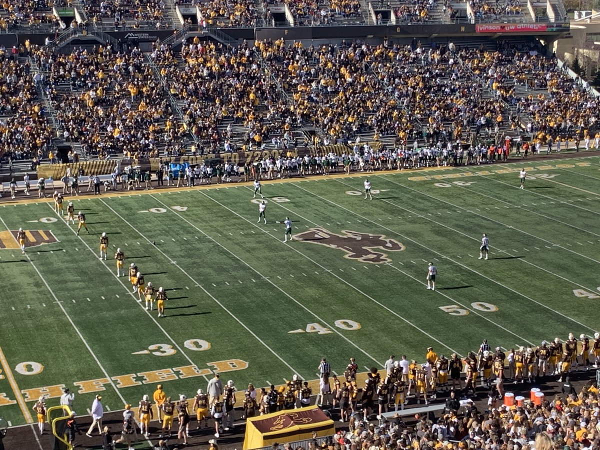 I LOVE College Football!  #wyo #gopokes