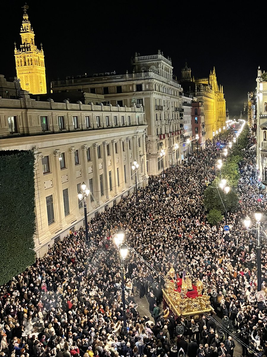 Toda Sevilla con el Gran Poder. #SantaMision2021