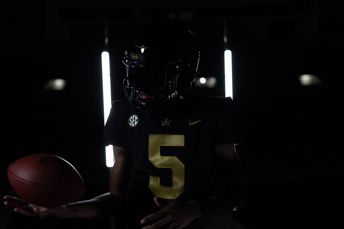 Lights out. Senior day.

One more week. 

#AnchorDown