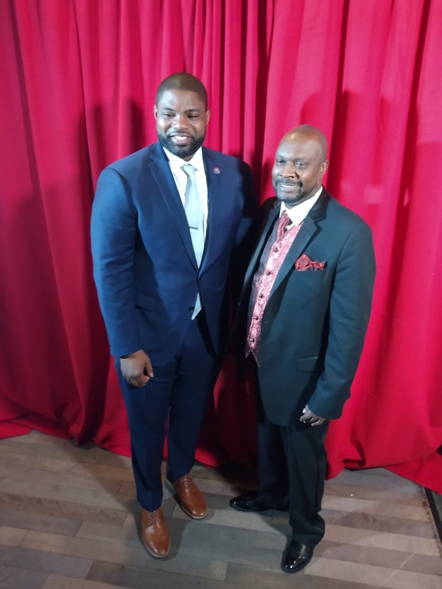 Christopher Anderson tweet media