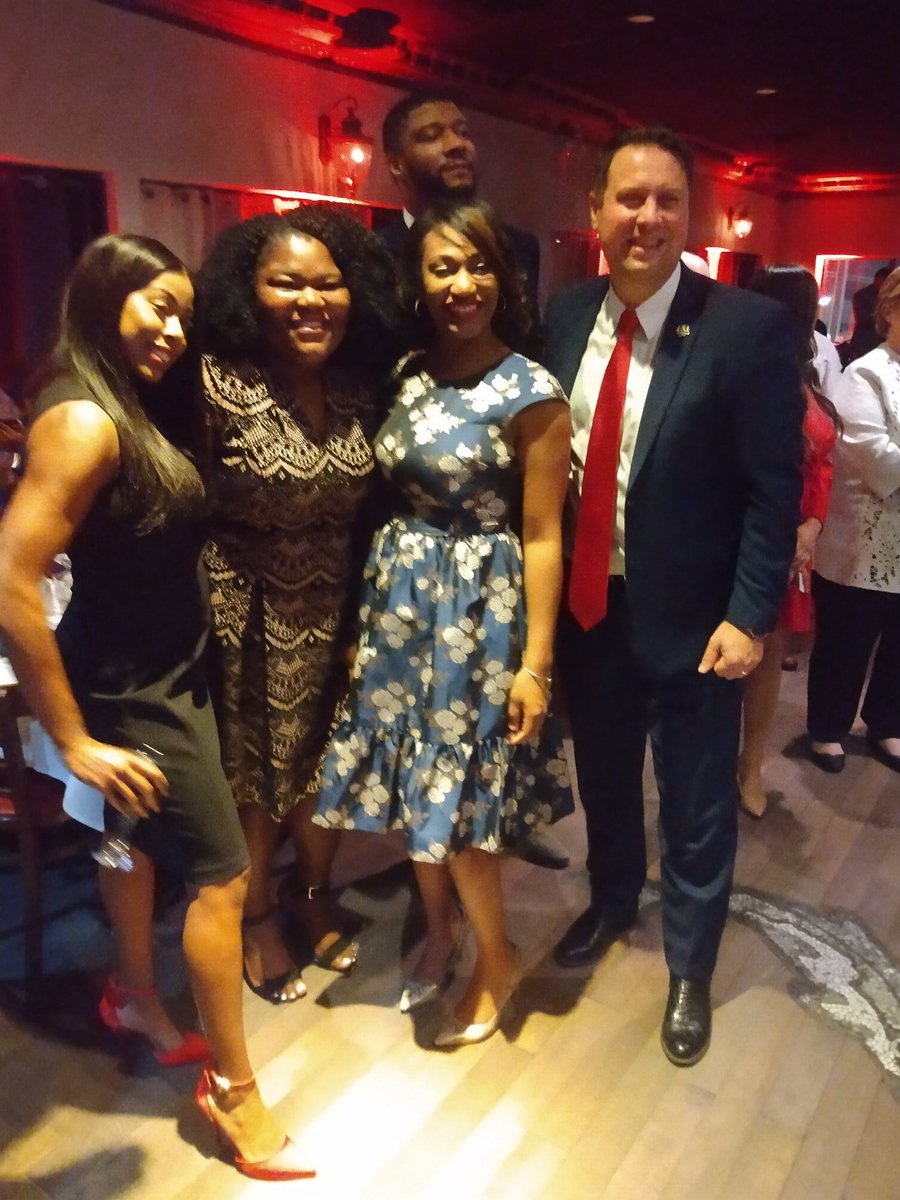 Christopher Anderson tweet media