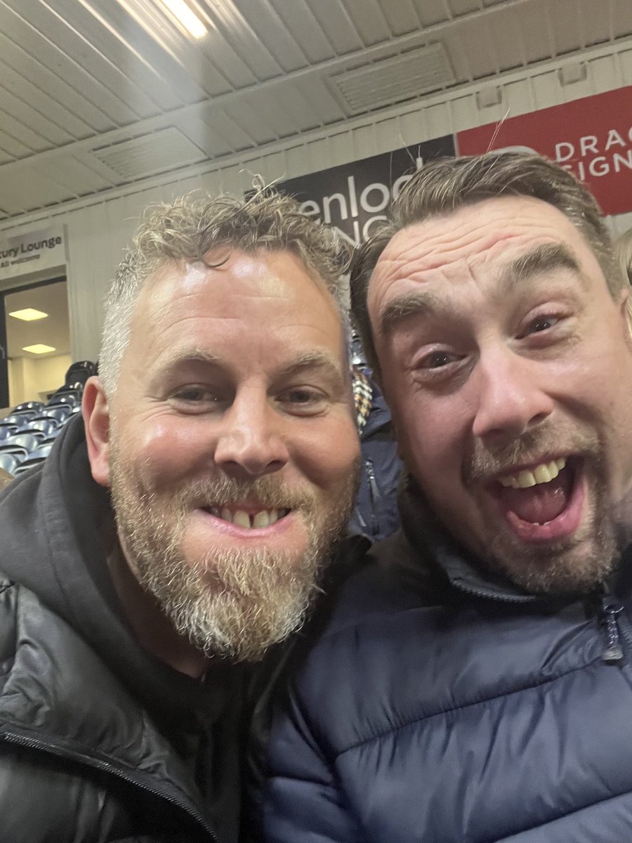 #backwithabang#iceskating#bladesofglory