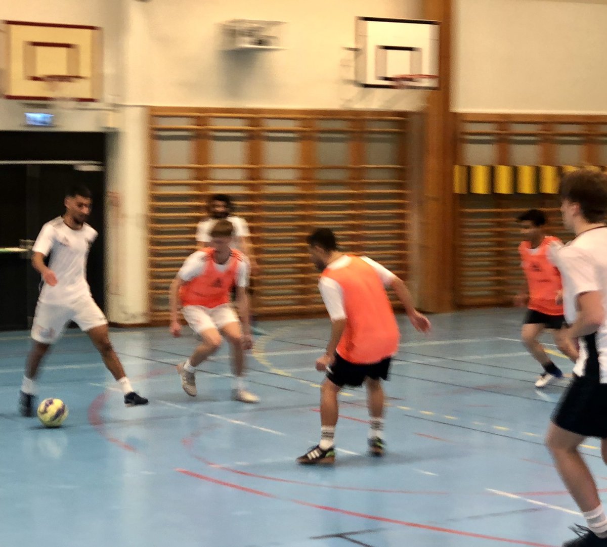BK30Official's tweet photo. Idag drog futsalträningen igång. 18 spelare med och kämpade i Nybyggeskolan. https://t.co/Gh1OOWP15c