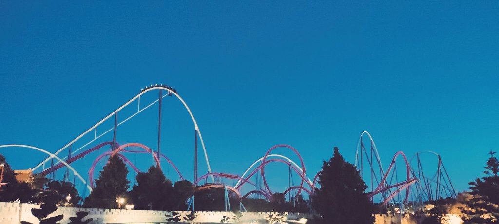 PJHostalets's tweet photo. Gràcies a la proposta del jovent durant la Comissió Jove d'octubre, avui hem gaudit d'un dia genial a @Portaventura_ES. Gràcies per acompanyar-nos. Properes sortides?? Vine al PJ i digues la teva! https://t.co/9kfCYcRztg