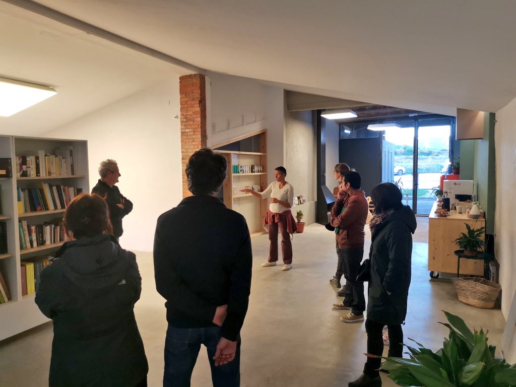 CoopDeCapAnoia's tweet photo. 💢 Anem teixint una altra economia que é̵s̵ ̵p̵o̵s̵s̵i̵b̵l̵e̵ ja existeix.

Avui hem conegut de prop @bildigrafiks i un espai fantàstic de co-creació #kunlabi, a Mediona. També un projecte cooperatiu d'habitatge que tot just està naixent #TornemAlsPobles https://t.co/iUwJvgykW7