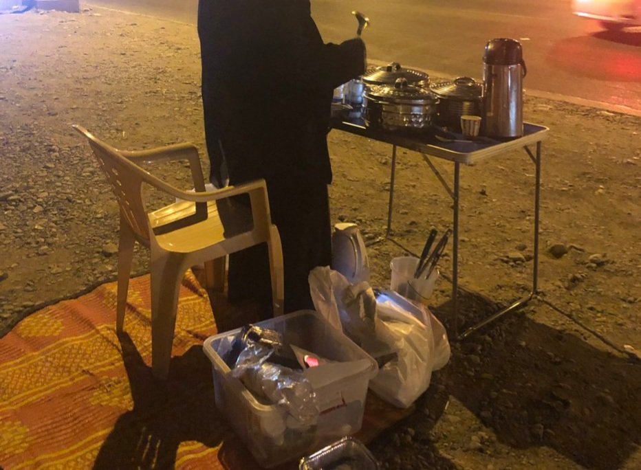 bmja22's tweet photo. تبا لهذه السنوات العجاف التي جعلت من الأم العمانية تبيع بجوار أرصفة الطرقات أو أمام المحلات

منظومة الحماية الاجتماعية ... أين؟

الأعداد تتزايد ... حتى بتنا نرآها في كل ولاية؟ https://t.co/l6buHJ1t2e