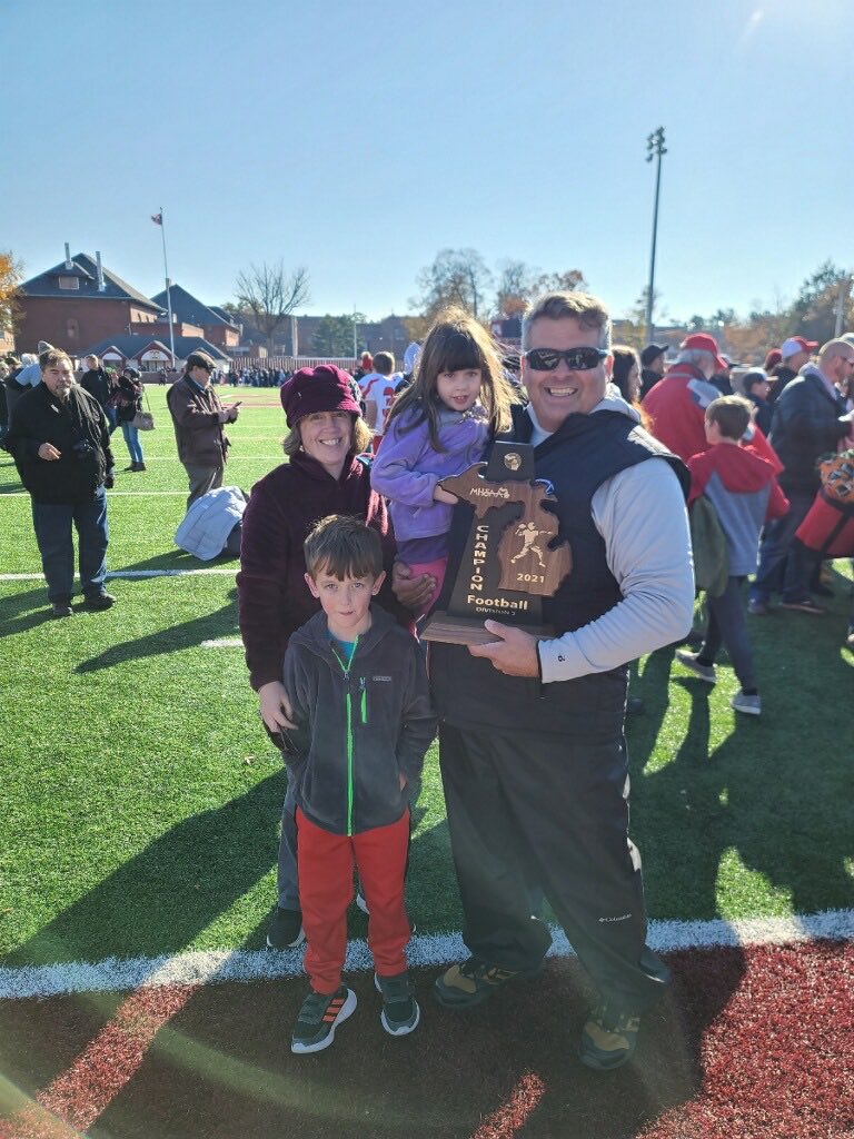gus_kapolka's tweet photo. Cedar Springs 21-14 over Muskegon. District Champs! https://t.co/EFrOw3eQLU