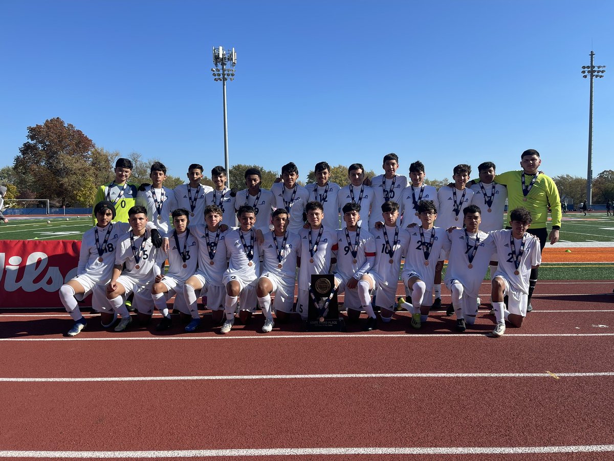 GWHS_BoysSoccer's tweet photo. We are so extremely proud of this team for representing Chicago this weekend 💙

Despite having no soccer field or practice facilities of our own, this group continues to stand in the face of adversity and win. https://t.co/72ppVdAIam