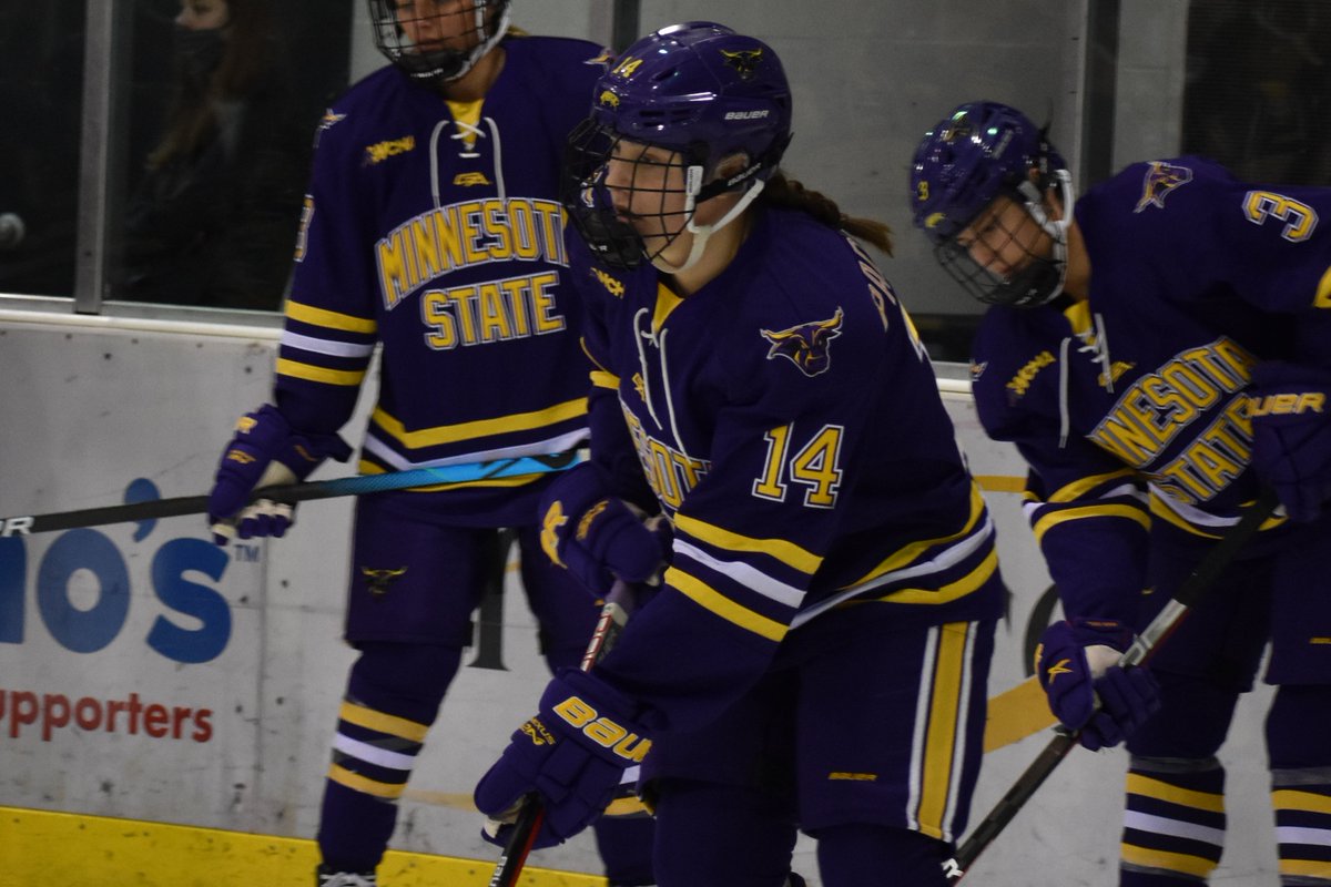 Freshmen are FLYIN', It's time to drop the puck! 😈🤘

#HornsUp | #MavFam