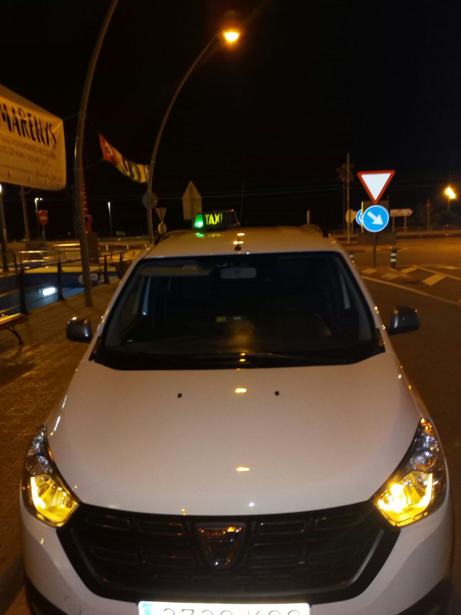 taxismataro's tweet photo. Oferim servei de #taxinit a tots als nostres clients. Per tornar a casa no toquis el cotxe ens juguem molt.. Truca al Tl 902454510
#mataro #taxi #taximataro #matarotaxi https://t.co/wbe03GkFCt