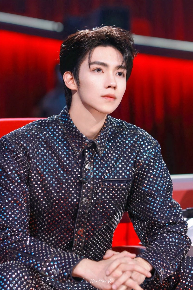 รุ่นพี่หล่อแบบไม่อะไรกับใคร

I vote #LuoYizhou from China for #100MostHandsomeMenOf2021 
#TBworld2021