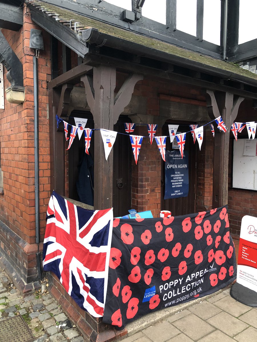 OC617ATC's tweet photo. Poppy-tastic with the cadets today! Really engaged and chatting to members of the public. #proudboss @OCWMercianWing @ComdtAC @PoppyLegion @aircadets https://t.co/Zb0ENhUFpe