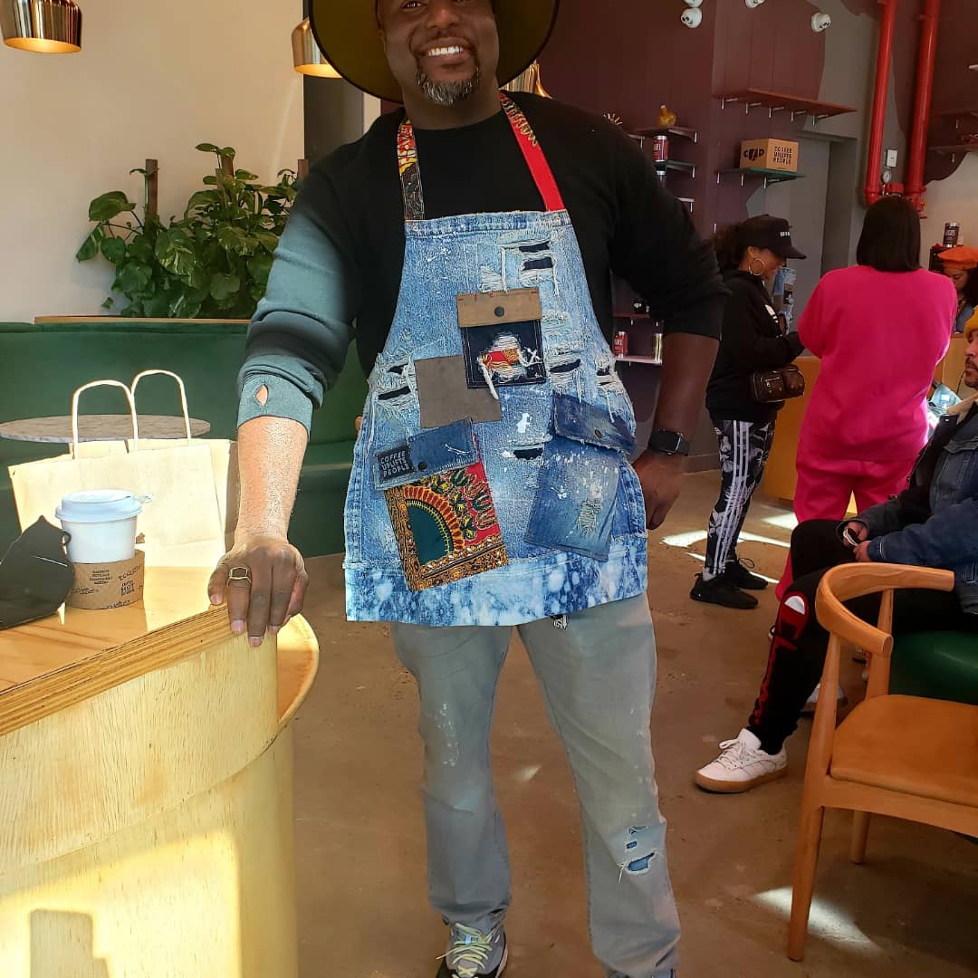 artandlifemusin's tweet photo. Next day after the @chisholm50 virtual event, dropped by Angela Yee's new coffee spot! She always has a way of bringing folks together ❤✊🏾 #community #Brooklyn #coffeeupliftspeople #blackwomenlead @angelayee @CoffeeUplifts #GrabACup https://t.co/K1tHbdXSvW