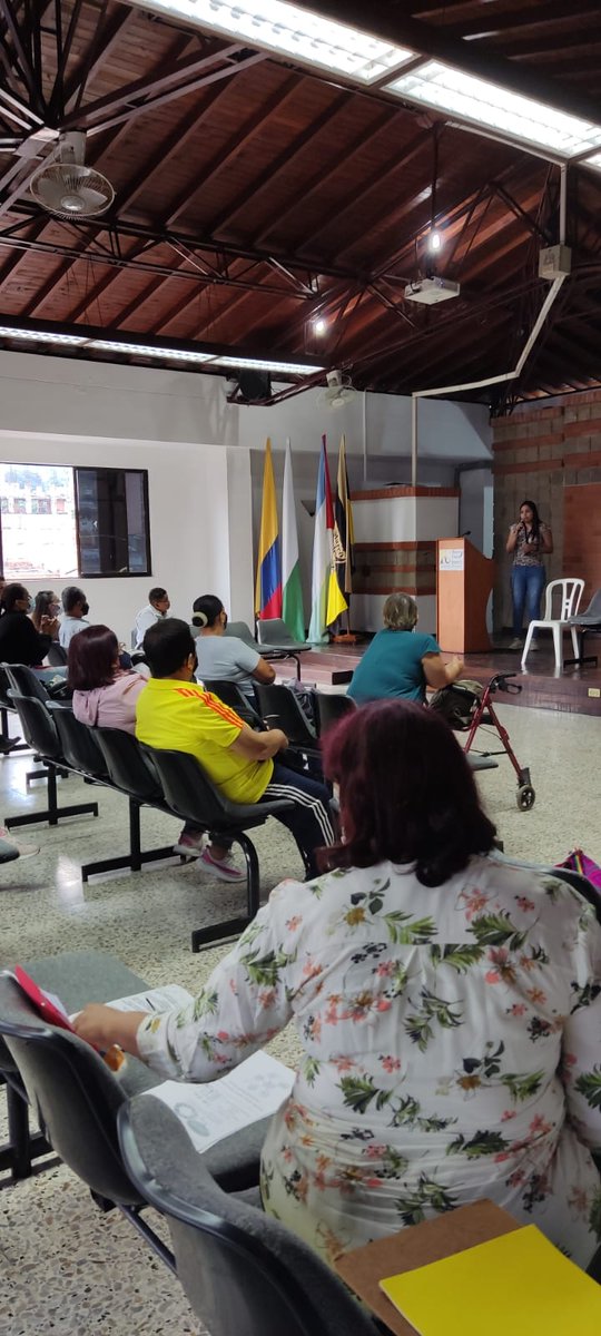 iumafis's tweet photo. Hoy @iumafis abriendo camino para un trabajo colaborativo, con ASOCOMUNAL, por los jóvenes del municipio de Bello. https://t.co/nc0SbeDgPp