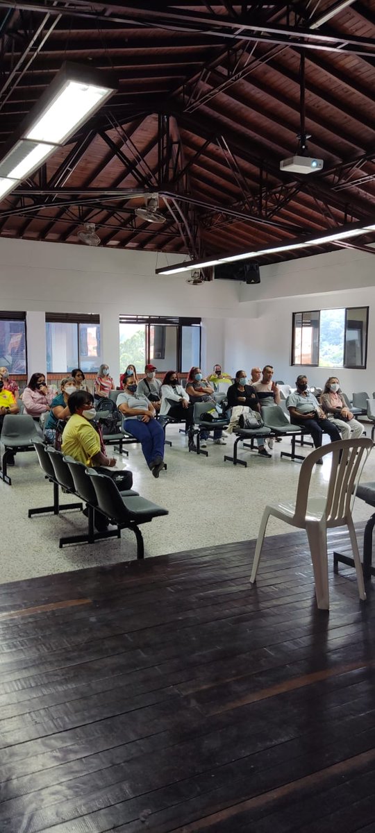 iumafis's tweet photo. Hoy @iumafis abriendo camino para un trabajo colaborativo, con ASOCOMUNAL, por los jóvenes del municipio de Bello. https://t.co/nc0SbeDgPp