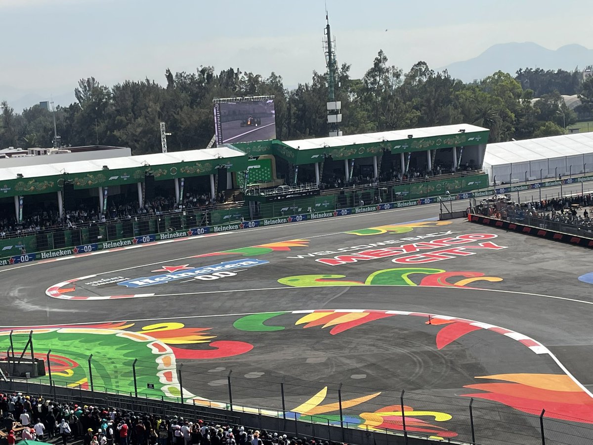 ivanislas's tweet photo. #F1Mexico #GPMéxico #Formula1 #ChecoPérez #GPMex #gpmexico A romperla!!, #Checo https://t.co/wyLYNlTxNe
