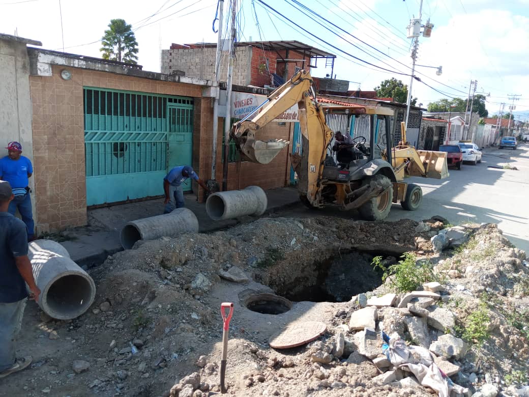 Mcpo_Libertador's tweet photo. La Dirección de Obras Públicas inicio los trabajos de Reparaciones Puntuales de colectores de aguas servidas en tramos discontinuos de la calle 1 del sector las Ánimas 1.
Bajo las orientaciones del Alcalde @regulolacruz #ReguloEsProgreso #ReguloRepite #JuntosSomosMas https://t.co/3cyjpm7RCT