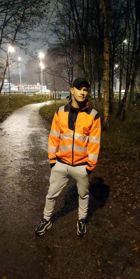 MancTradieLad's tweet photo. Tradie out cruising 👷‍♂️🦺 @ChavMattTurner https://t.co/y3NWH9Cgvm