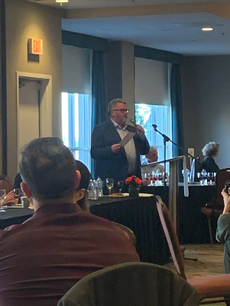 JudgementofKin1's tweet photo. @CountySips Ian gives us tips on ranking wines at the 2021 Judgement of Kingston. Prince Edward County vs BC Pinot Noirs! Who will prevail? #pinotnoir #wine #ygk #kingston https://t.co/8KiaUbLmXS