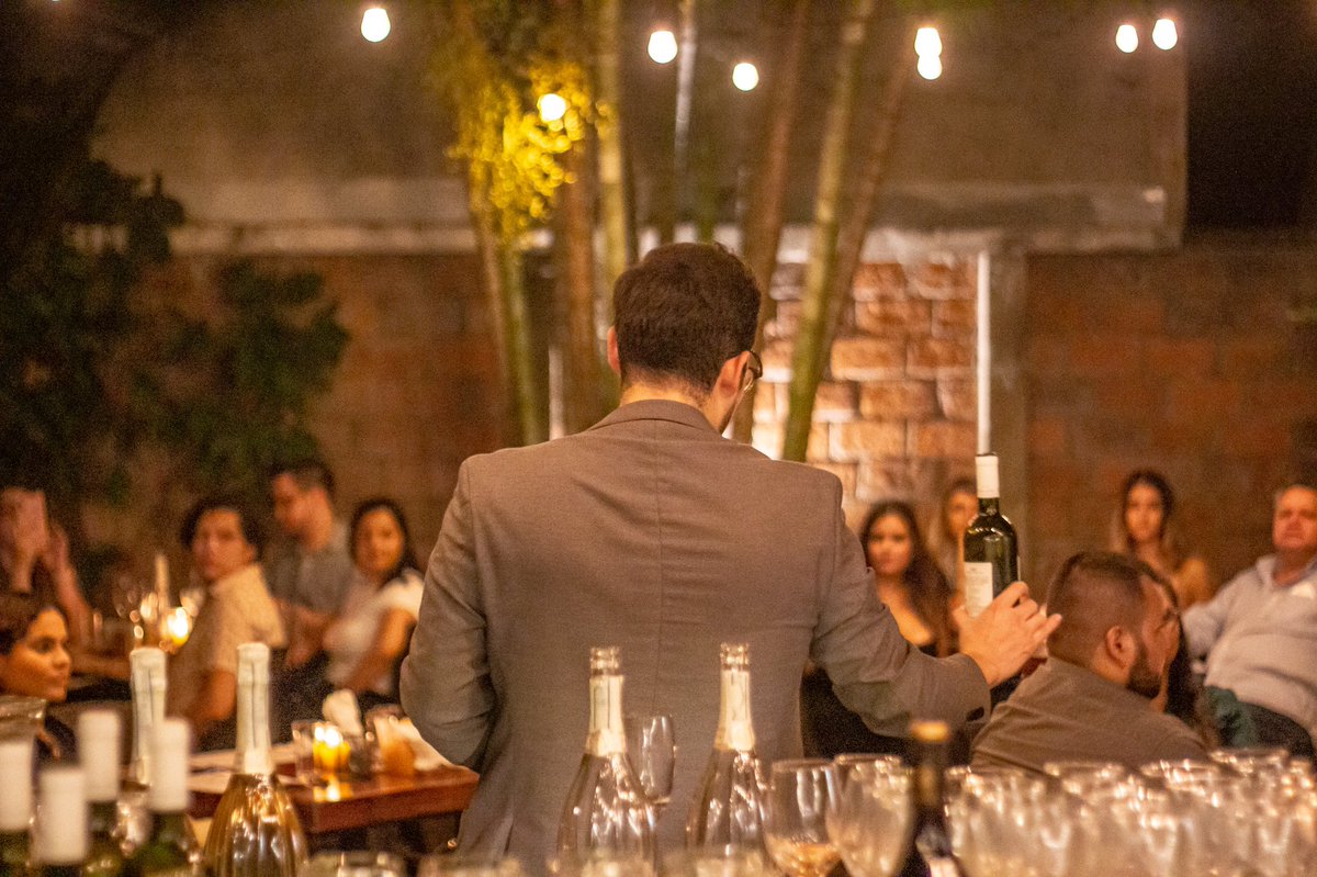 VinoClubSV's tweet photo. Un like y hacemos la última cata del 2021 🍷🎉 https://t.co/5P9OM1sODl