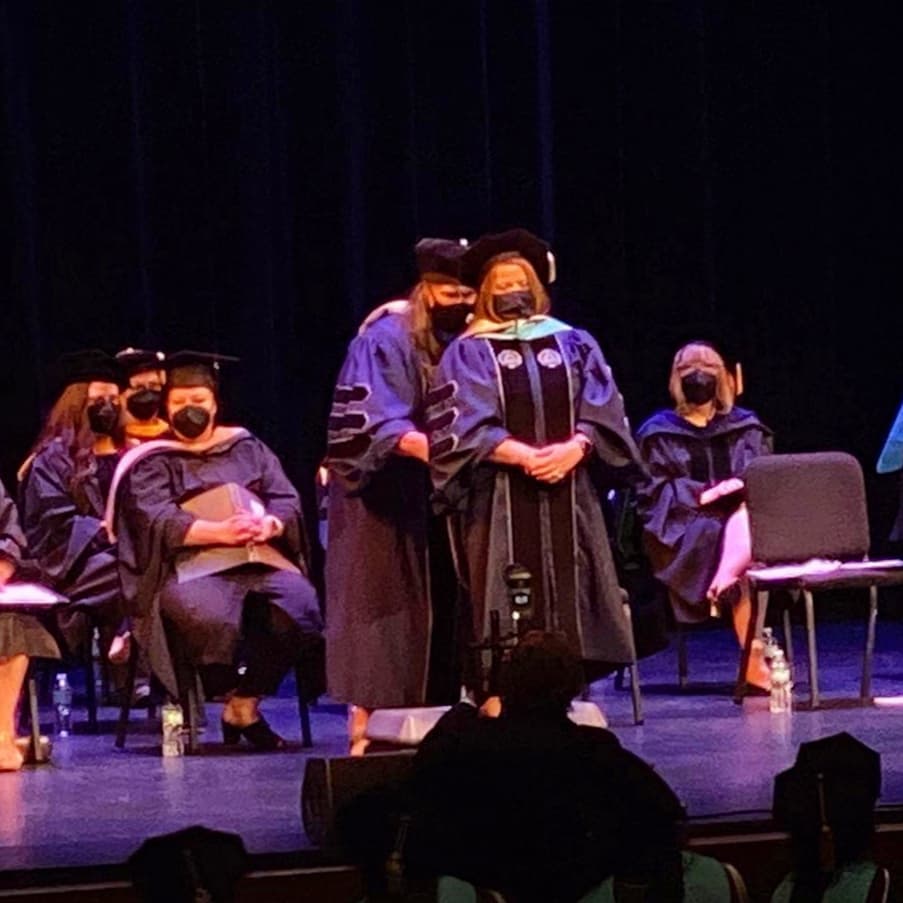 alelivaz's tweet photo. Got my title back in September 2020 and waited for over a year for this moment... today was THE day!!!
"If you know me based on who I was a year ago, you don't me at all. My growth game is strong. Allow me to reintroduce myself." #hooded #nluproud #classof2020 https://t.co/8jYBlzNcXt