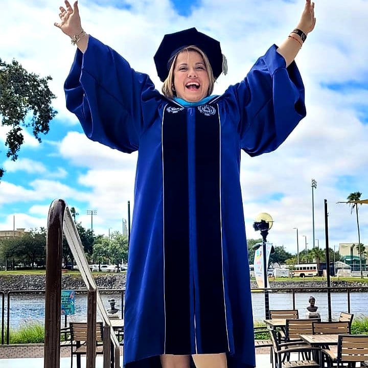 alelivaz's tweet photo. Got my title back in September 2020 and waited for over a year for this moment... today was THE day!!!
"If you know me based on who I was a year ago, you don't me at all. My growth game is strong. Allow me to reintroduce myself." #hooded #nluproud #classof2020 https://t.co/8jYBlzNcXt