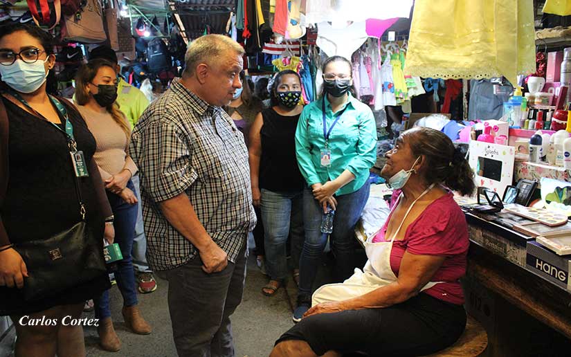 el19digital's tweet photo. #Nicaragua

Los comerciantes del Mercado Israel Lewites, desde ya están esperando a las familias con descuentos y ofertas en productos para celebrar la Navidad.

https://t.co/ocS1WBEpFe https://t.co/hGm7PpnsY3