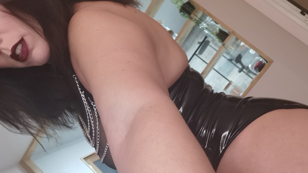 Je suis actuellement en LIVE sur Swame ! Rejoins-moi vite ! Dark night https://t.co/hvlsB1o8fT https://t