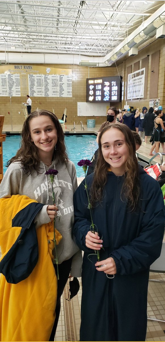 HasGirlsSandD's tweet photo. 8th and 9th place in diving today for the girls with season best 11 dive scores #CAACBLUE #RIPTHATDIVE https://t.co/0YFUBPs40S