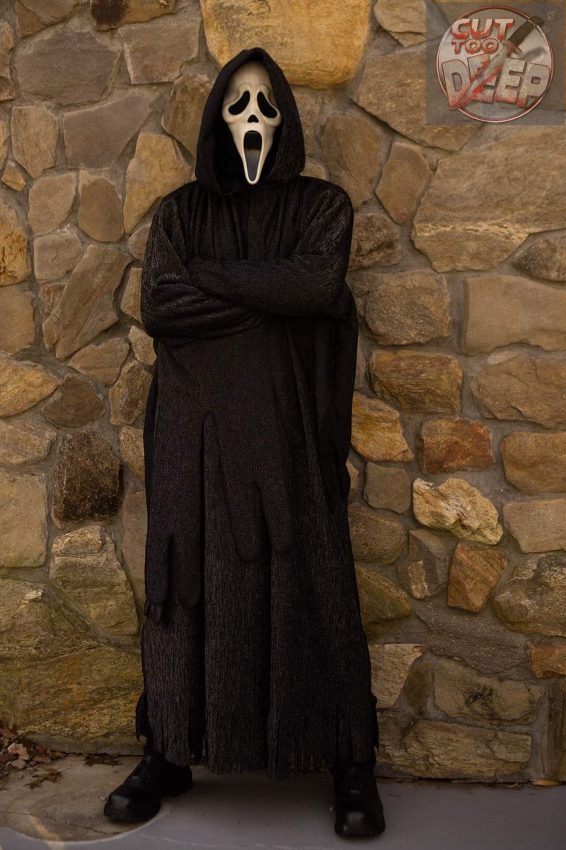 LblsUnderground's tweet photo. Found this pic of my #Ghostface photoshoot with @cuttoodeephcc and it accurately portrays me waiting for the new #SCREAM film on January 14th. I think the #SCREAMCommunity can relate. #SCREAMTeam @Ghostfacecouk @hello_sidney @screamthrillogy @BeyondTheMask8 @ScreamWithRCS https://t.co/v7cNmy6ULP