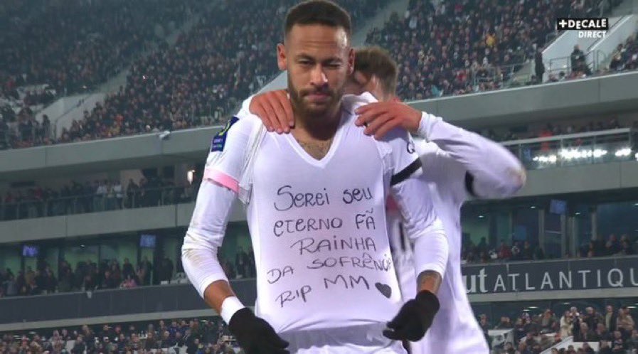 MediaParisien's tweet photo. 🇧🇷 Neymar dédie son but à Marilia Mendonça, son amie décédée hier. 🙏🏻 #FCGBPSG https://t.co/zSJcy2pF7A