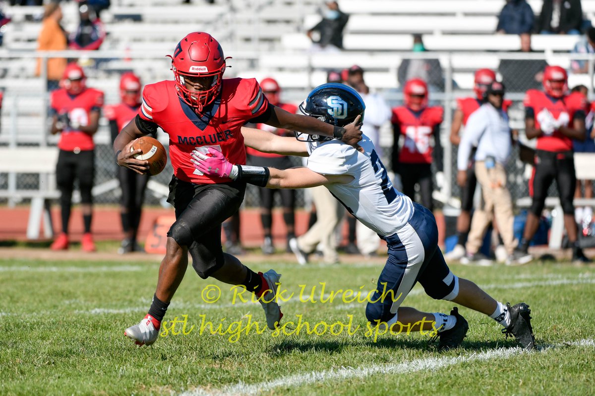 RickyRick_Photo's tweet photo. 2021-11-06 St. Dominic defeats McCluer to advance to the district championship game next weekend. 

#footall #314prep #stlprep #highschoolsports #stdominic #mccluer @SDAll_In @sdhsathletics @McCluer_FB https://t.co/p94semzJk8