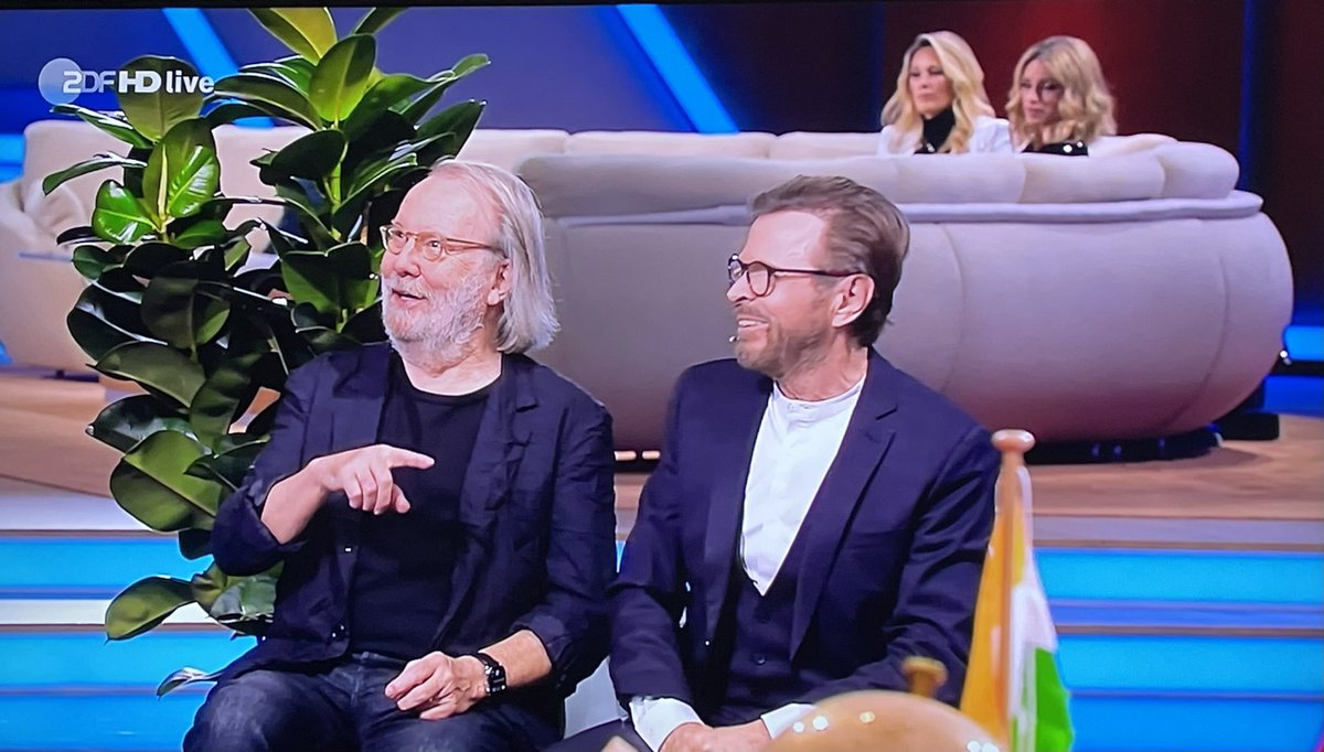 olispix's tweet photo. Und Die Mädels feiern im Whirlpool #Wettendass https://t.co/5sG3ndNwkZ