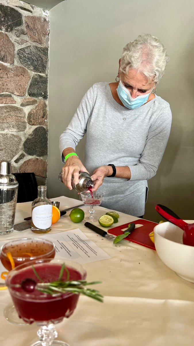 ElmhirstsResort's tweet photo. So gr8 to have local #BlacksDistillery  with us today for our #WildWomenWeekend #mixology class 🍹 #drinklocal #thekawarthas #ontariotravel #FeastON https://t.co/hQoXFCy66E