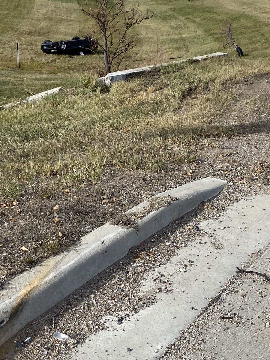 SgtMalafa283's tweet photo. Why do we stress about speed? The faster you go, the less traction available to negotiate a curve. Fortunately this driver is alive after failing to negotiate a curve from 32nd Ave S to an I29 ramp and overturning (Fargo). 61, sunny, and dry. Zero excuses. #NDHP283 #VisionZeroND https://t.co/q0JFmsbaA9
