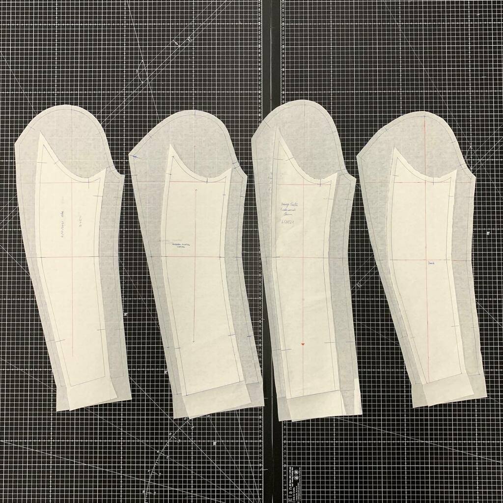 eometric's tweet photo. Patrones! Patterns!
.
.
.
.
#eometric #atelier #costuraamedida #patterndrafting #patronaje #sartorial #sastreria #5diasquecambiarantuvida #patternmaking #tailoring #costura #sewing #coser #sastre #dressmaker #dressmaking #patterning #patternmakingclasses #patterndrafting… https://t.co/HteC4GSkqW