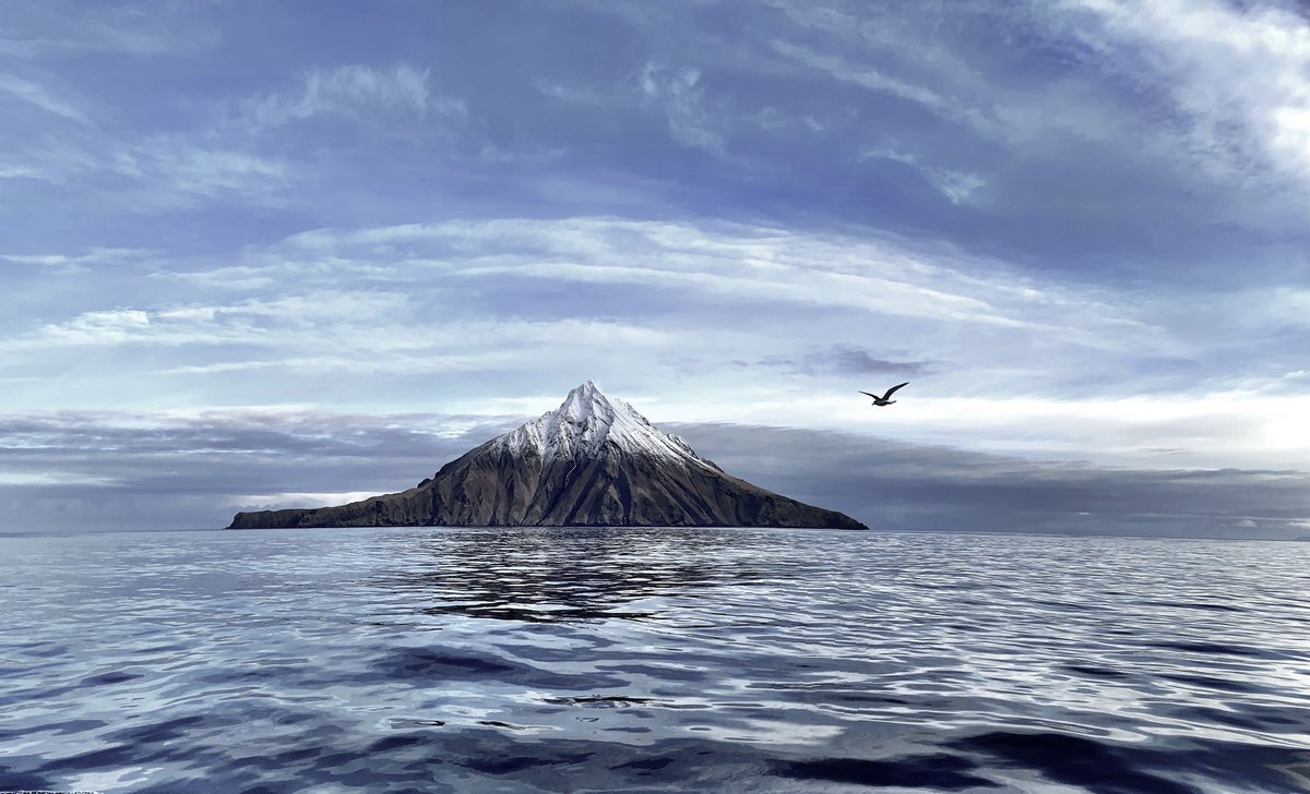 DeadliestTodd's tweet photo. Not a bad day at the office! A nice reprieve from the norm. #rareweather #calmbeforethestorm #alaska #aleutians #chagulak #dutchharbor #beringsea #discoverychannel #deadliestcatch #goldenkingcrab #ringoffire #hotlava #deepwater #toddstanley https://t.co/yiMGU1ad1G