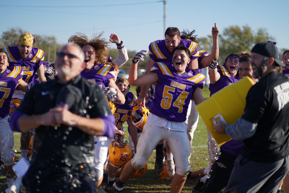 ClutchSportsIL's tweet photo. That’s a wrap from Hononegah HS, they advance to round 3 of the IHSA playoffs. https://t.co/MgI08uKuD6