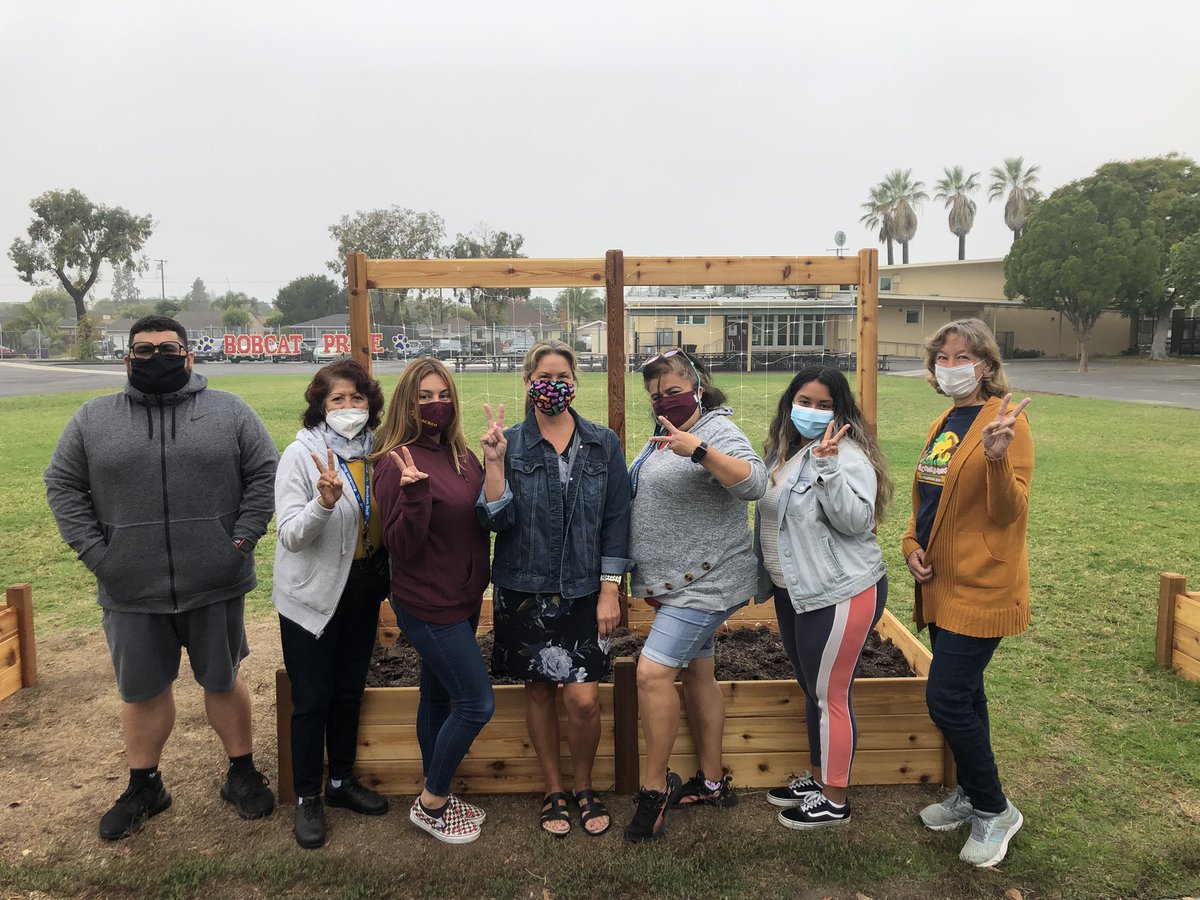 HelenMakridis's tweet photo. Burcham’s Rec Aide team rocks! https://t.co/HVXpAG0Kl1