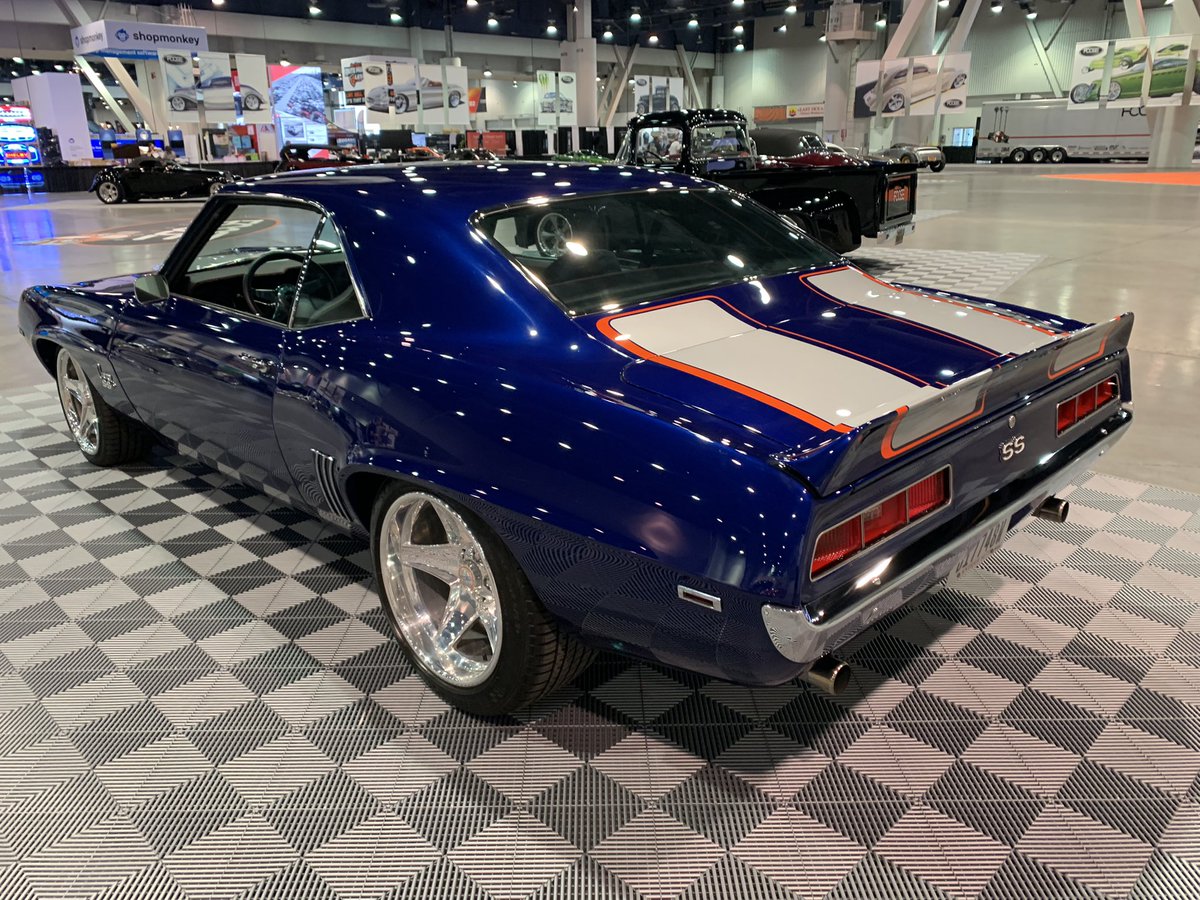 KenLingenfelter's tweet photo. Another Chip Foose car as part of a display of Chip’s masterpieces at the SEMA show in Las Vegas, once again absolutely beautiful, seems Chip always knows just how far to go without going to far, this Camaro was stunning !!!! https://t.co/P9oVvfsks8