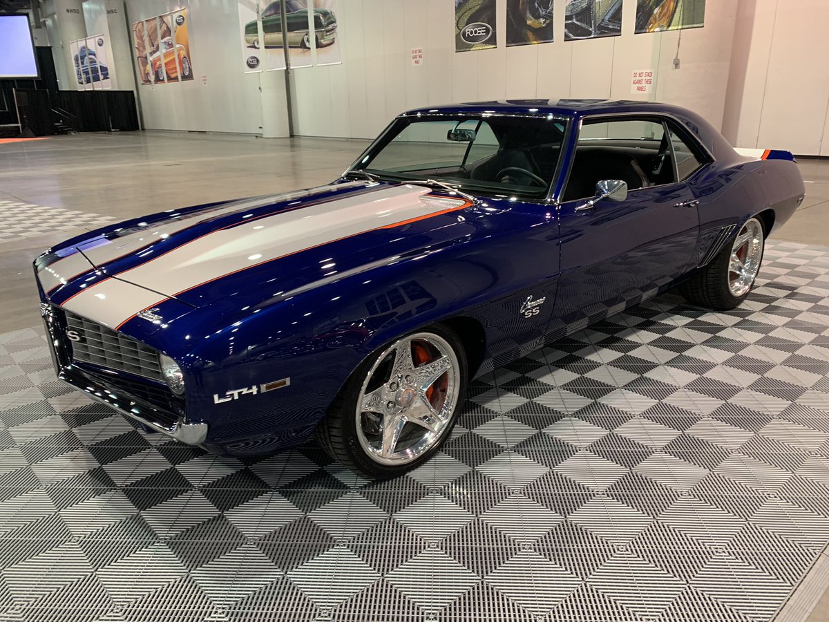 KenLingenfelter's tweet photo. Another Chip Foose car as part of a display of Chip’s masterpieces at the SEMA show in Las Vegas, once again absolutely beautiful, seems Chip always knows just how far to go without going to far, this Camaro was stunning !!!! https://t.co/P9oVvfsks8