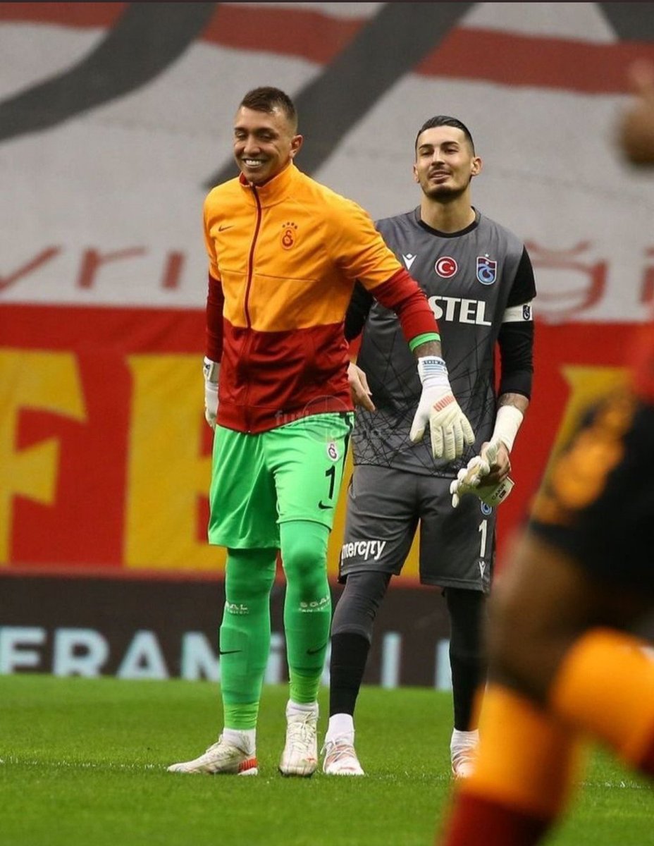 Birisi kral birisi veliahtı ikiside karakter abidesi, karaktersizler ne bilir , Muslera ❤️ Uğurcan Çakır