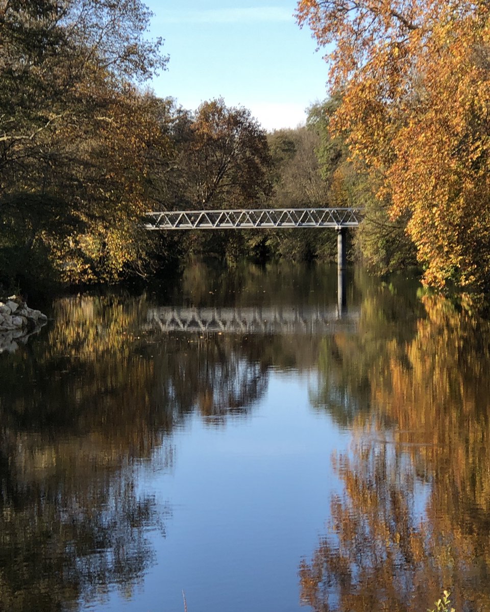 Photosclindoeil's tweet photo. #Dronne #rivière #automne #Coutras https://t.co/4qA8S4Pt2j