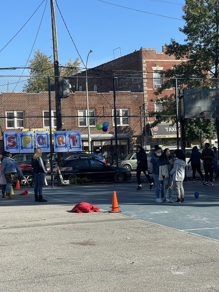 bxms127's tweet photo. Excited to collaborate as a 127 Campus (Linden Tree + MS 127) to provide a superb Science &amp; Sports Fair to our Community. Expanding and Enriching young minds and having fun while doing it! @DOEChancellor  @cristinevaughan  @District11BX @BronxFSC @BxSuptTobia https://t.co/2LoG2IDpVQ