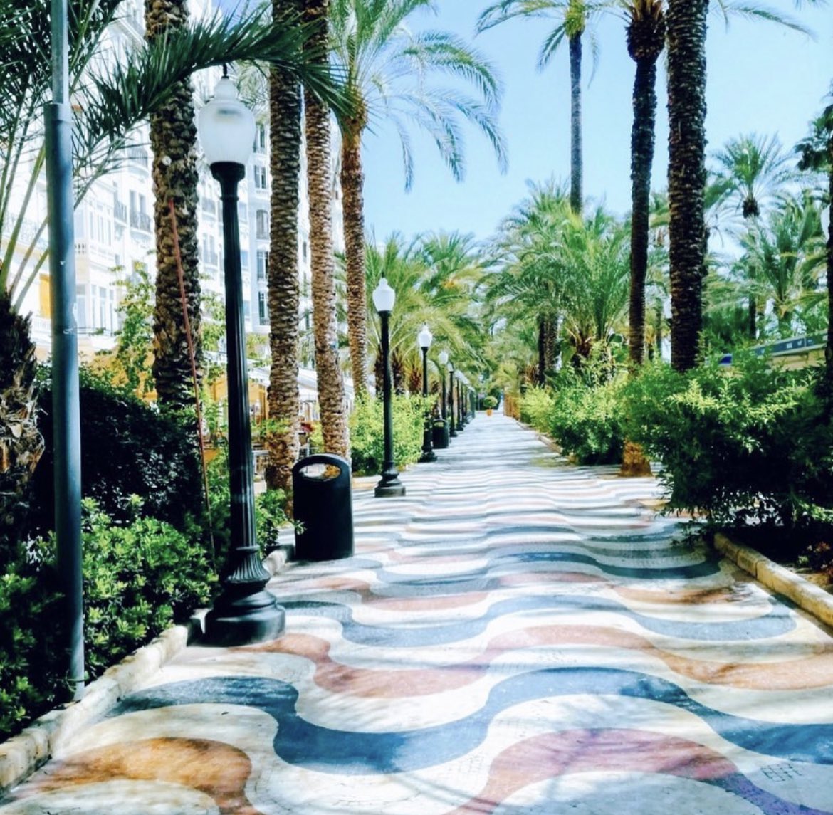 A famous place in one of the most visited cities of Spain. Do you know which one is it? 😉.  #Spain #spaintravels #citiesofspain