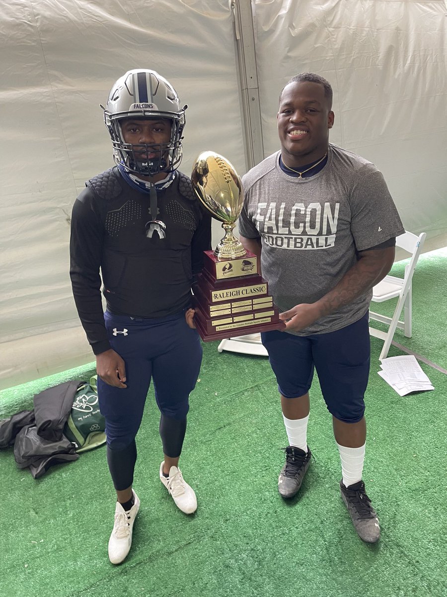 JadenHambric's tweet photo. And to think we grew up our whole lifeโs playing against each other to Teammates just some kids from the 252 that was given a chance all love brodie๐.. @BattsRaekwon #Beatshaw๐ฆ
https://t.co/gLd5O2ab26
