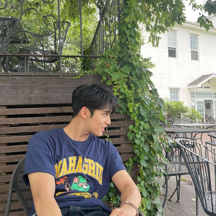vnderuz's tweet photo. yow yow gua mahes, salam dari binjai🍌
. 
. 
. 
. 
mutualan? rt/like
fambest? dm aje
#roleplayeraccount 
#roleplayer 
#roleplayerindo 
#roleplayertwt 
#rootrp https://t.co/b7nbi91TW6
