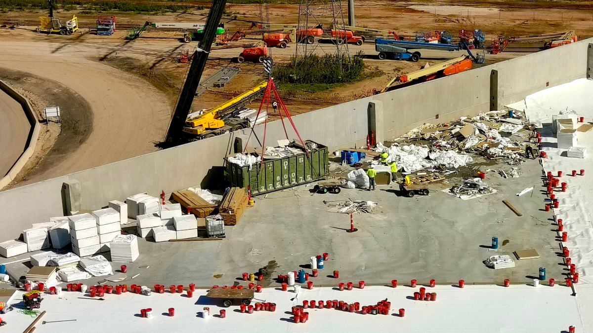 gailalfaratx's tweet photo. Saturday at Tesla Gigafactory Texas
🎲🎲 #ElonChallenge
@Tesla @elonmusk @omead
1/Images Taken: November 6, 2021 by @peterdog15 https://t.co/W6Er2Z5p14