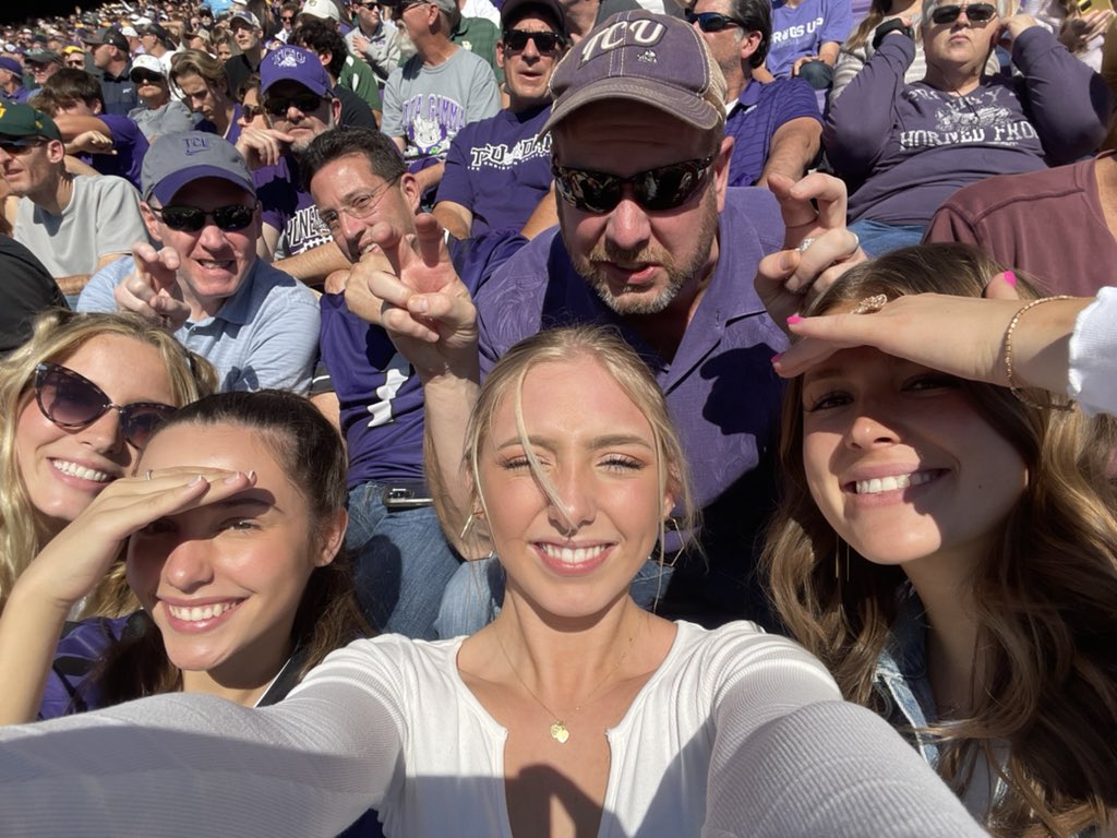 sofiaastefano's tweet photo. #gofrogs https://t.co/hNmjqeuH83