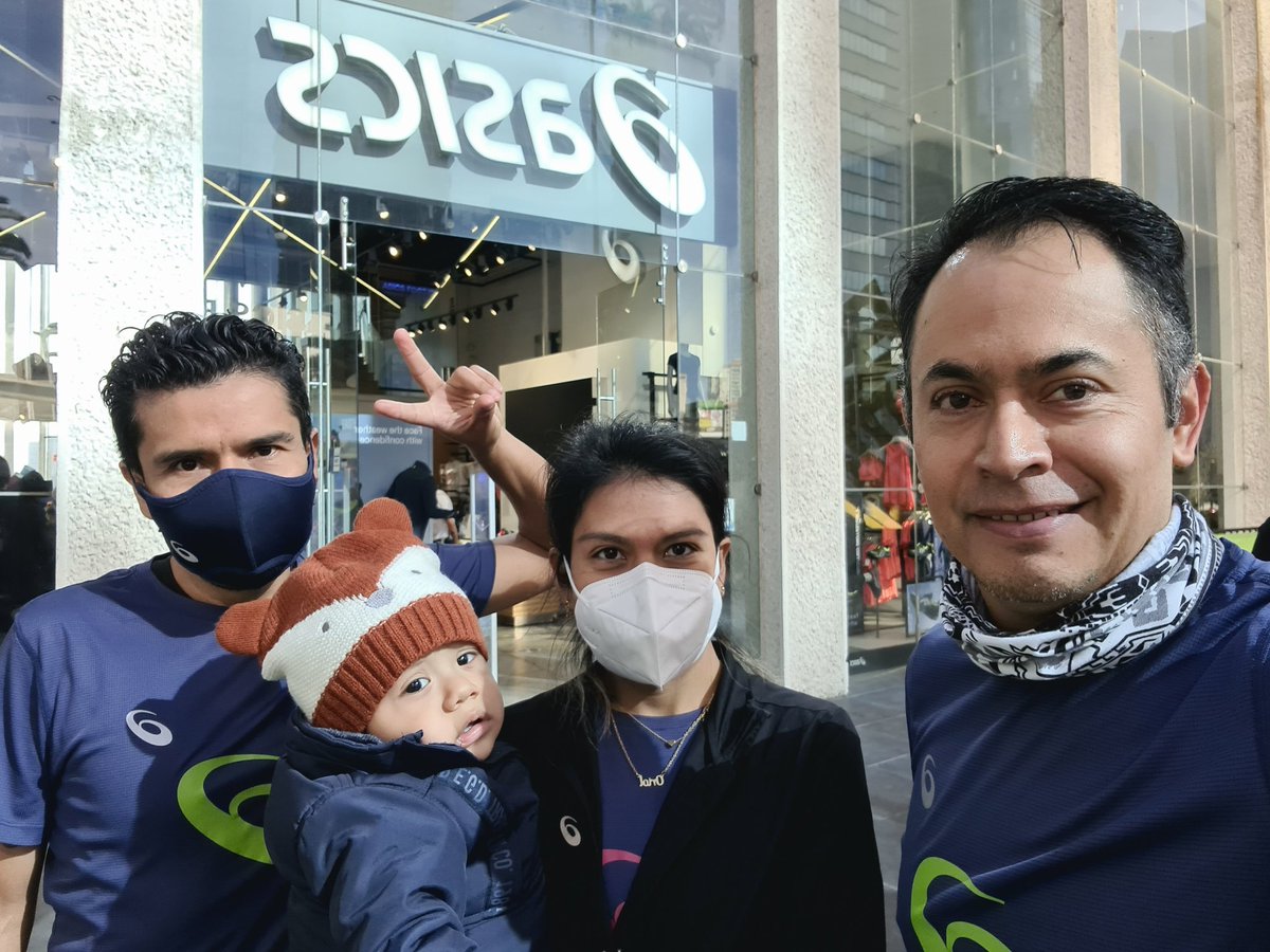 LuisMarianoSnch's tweet photo. Un enorme gusto verlos nuevamente amig@s 💪🏼😎🏃
#asicstrainingprogram
@ASICSmexico
@AsicsTeam https://t.co/f34z8uml9M